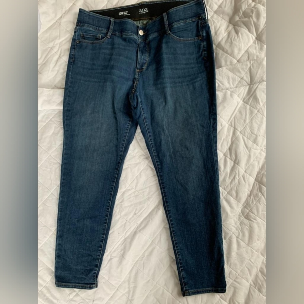 ANA Midrise Skinny Jeans